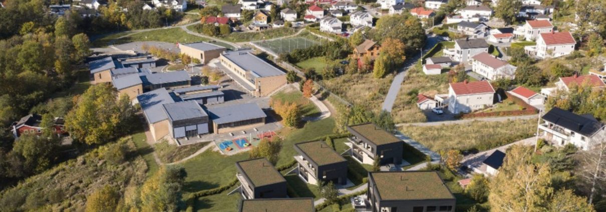 Dronebilde av boenheter i Drøbak